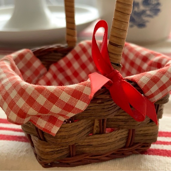 Small Basket / Basket / Mini Basket / Smaller Basket / Cute Basket / Baskets - Picture 10 of 17